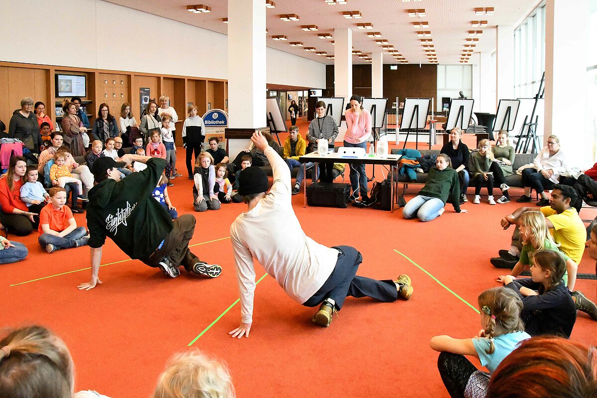 Einsatz des MotionComposer beim Breakdance-Workshop beim Tag der offenen Tür in der Dresdner Zentralbibliothek. Foto: Städtische Bibliotheken Dresden