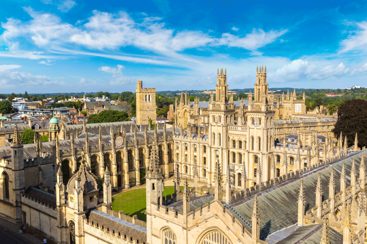 Prächtiges Gebäude mit unheilvoller Vergangenheit: das All Souls College mit der Codrington Library im englischen Oxford. Foto: www.figurniy.com