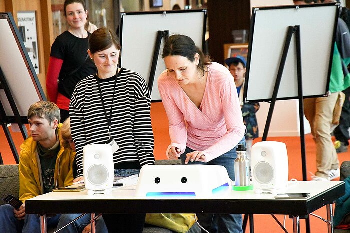 Der MotionComposer im Einsatz beim offenen Angebot im Foyer der Zentralbibliothek der Städtischen Bibliothek Dresden. Foto: Städtische Bibliotheken Dresden