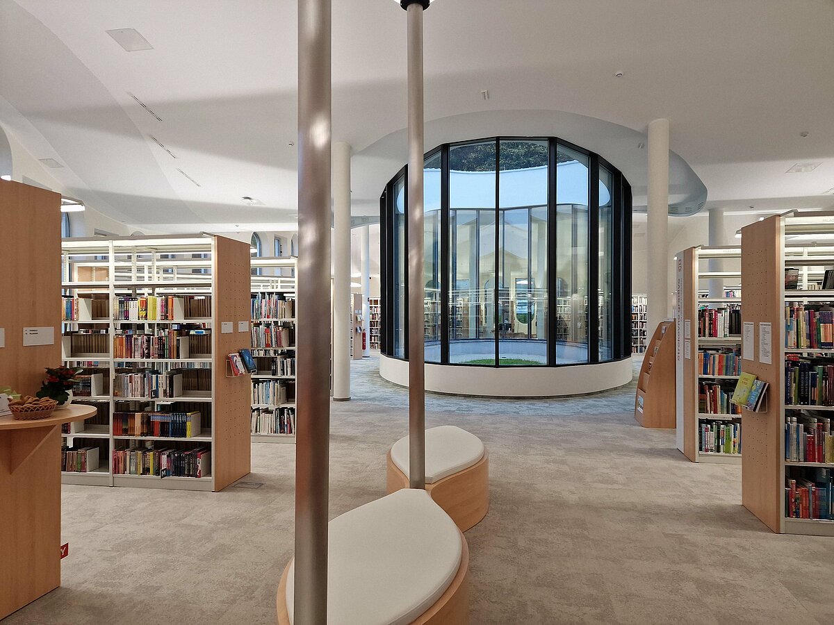 Am zahlreichsten und am einfachsten zugänglich sind in Slowenien die allgemeinen Bibliotheken, wie hier die Öffentliche Bibliothek in Krško. Foto: Slowenisches Ministerium für Kultur
