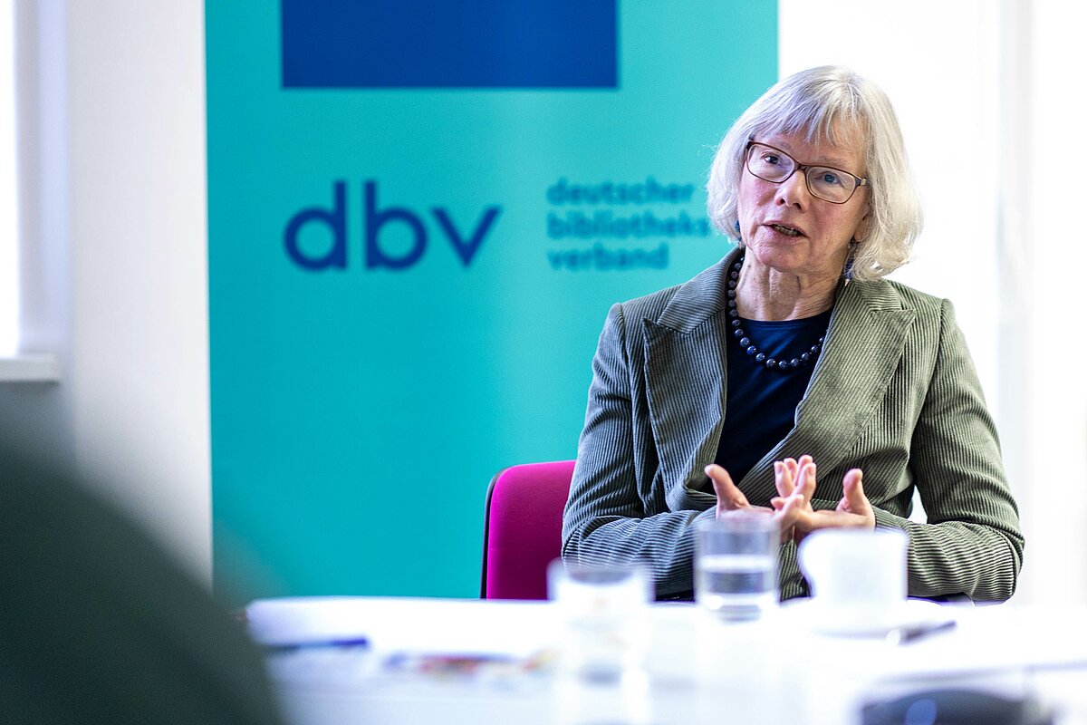 Barbara Schleihagen, bis 2023 Geschäftsführerin des Deutschen Bibliotheksbverbandes (dbv), bei der dbv-Fachdiskussion zum Förderprojekt »WissensWandel«.