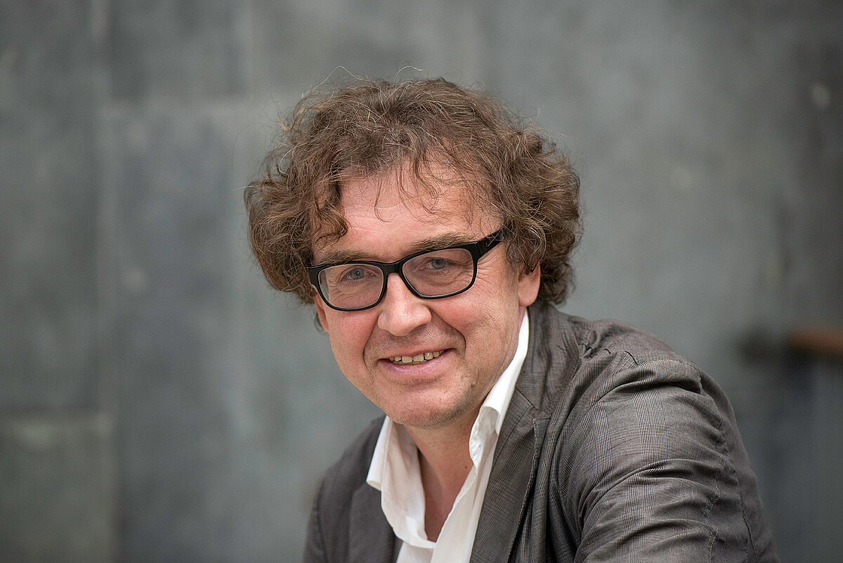 Bernd Scherer  leitet das Haus der Kulturen der Welt in Berlin seit 2006. Aufgenommen 2018 von Sebastian Bolesch.
