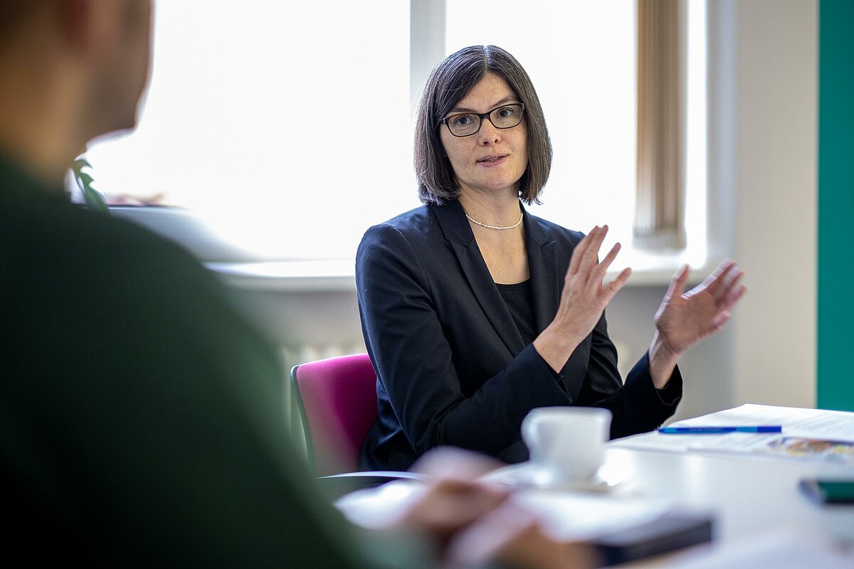 Lucia Werder, stellvertretende Direktorin der Stadtbibliothek Bremen, bei der dbv-Fachdiskussion zum Förderprojekt »WissensWandel«.