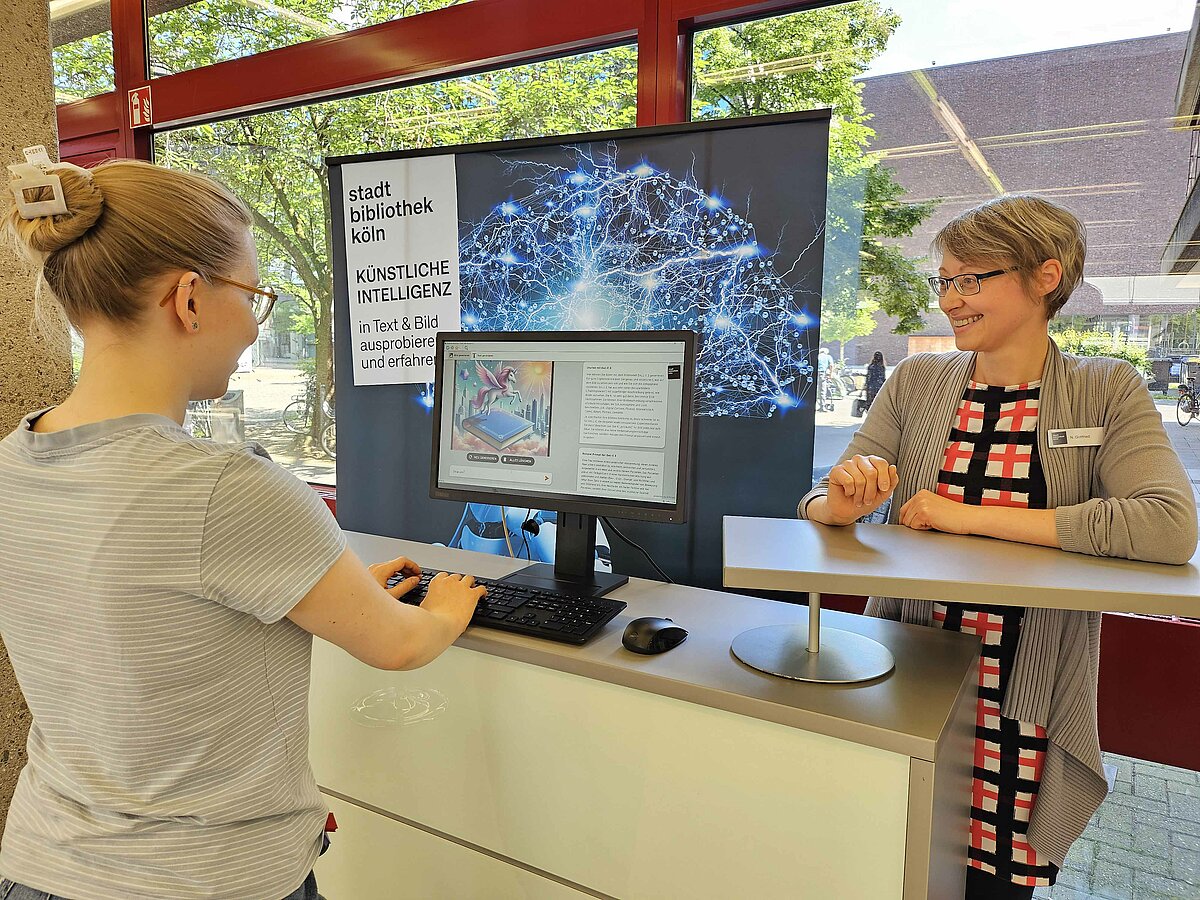 Am KI-Kiosk der Stadtbibliothek Köln können die Besucherinnen und Besucher die Möglichkeiten moderner Künstlichen Intelligenz ausprobieren. Zur Verfügung stehen der Chatbot ChatGPT und der Bildgenerator Dall-E3. Foto: Stadtbibliothek Köln