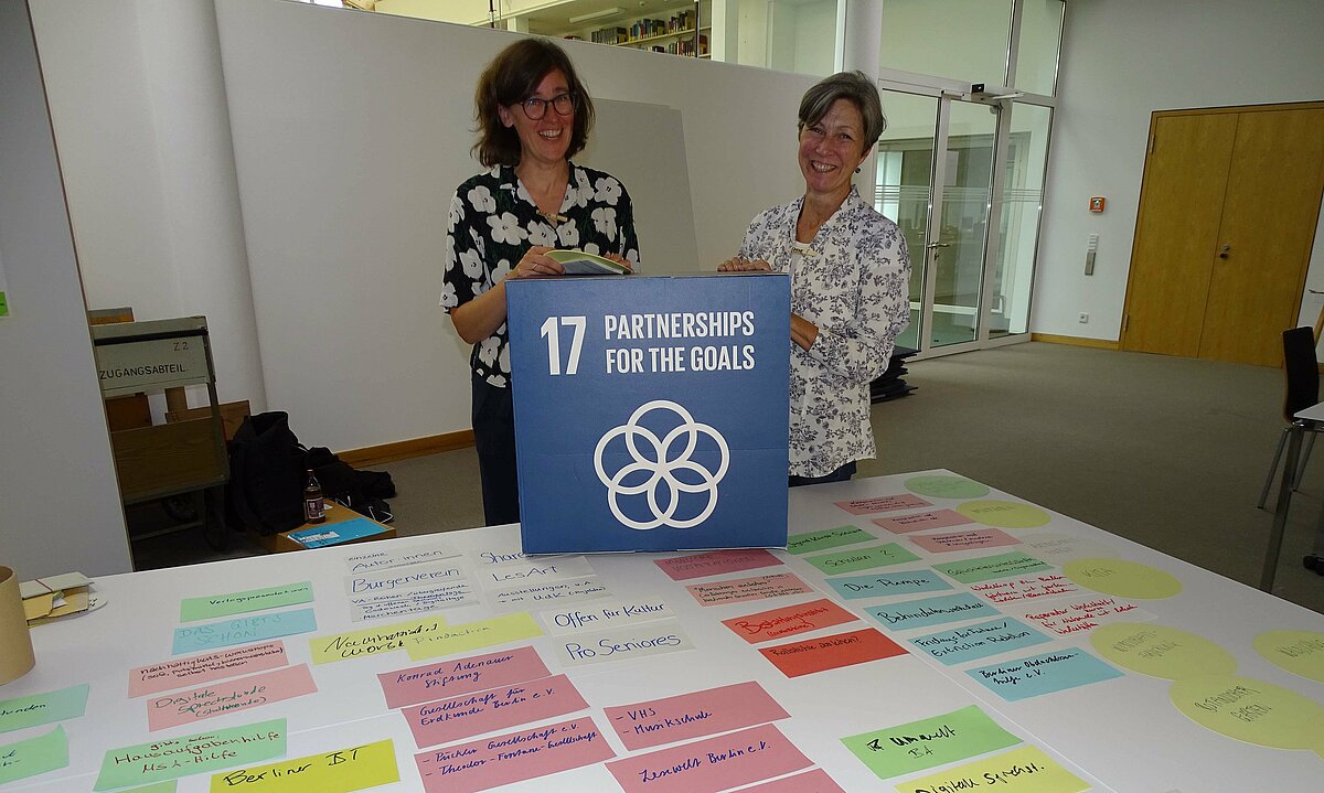 FaMI-Workshop zu Bildung für nachhaltige Entwicklung (BNE) und Grüne Bibliothek im August 2023 in der Zentralbibliothek der Freien Universität Berlin. Foto: Janet Wagner