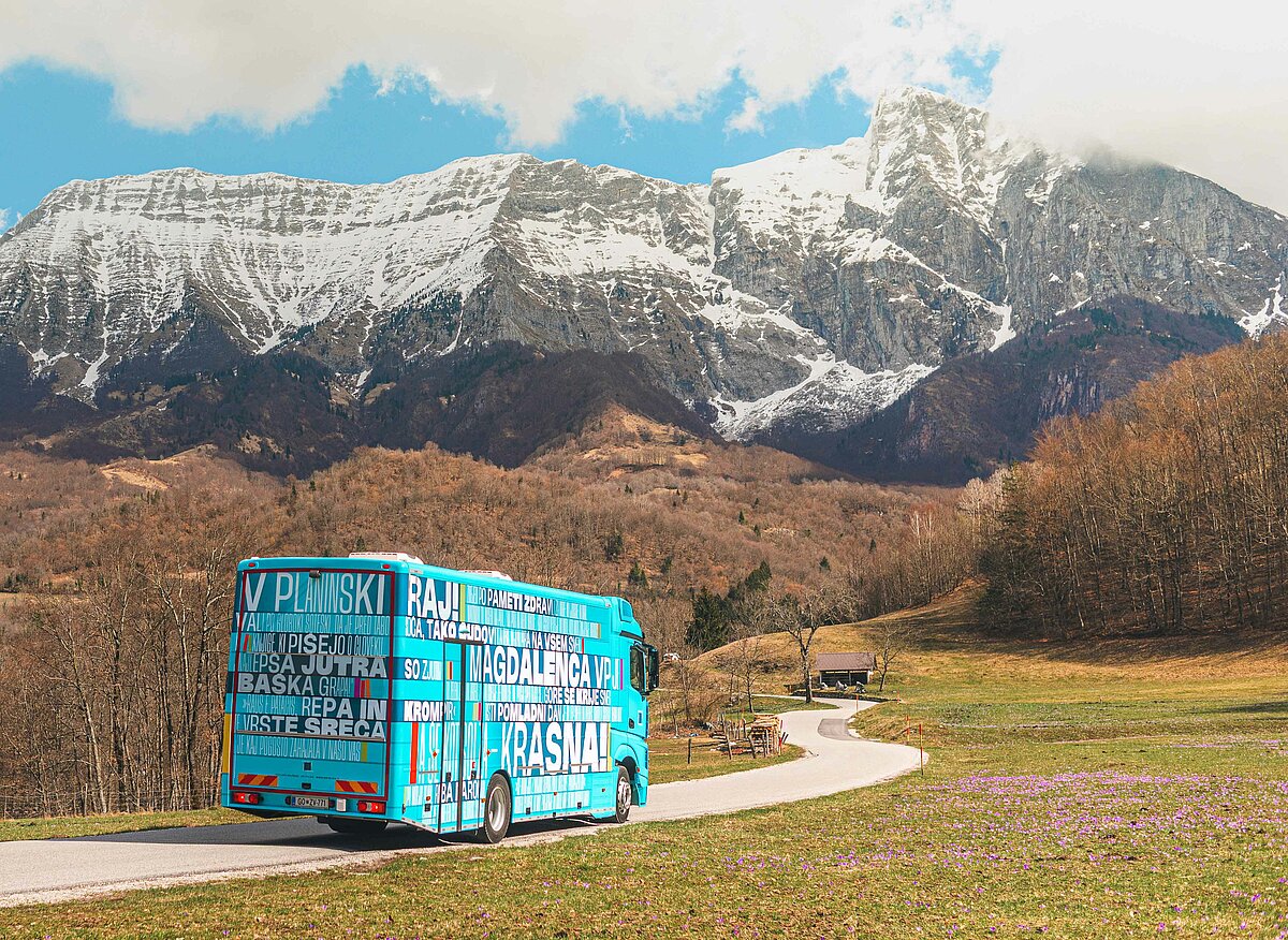 In Slowenien gibt es 14 Bücherbusse, die Orte besuchen, die etwas abgelegener sind. Foto: Slowenisches Ministerium für Kultur