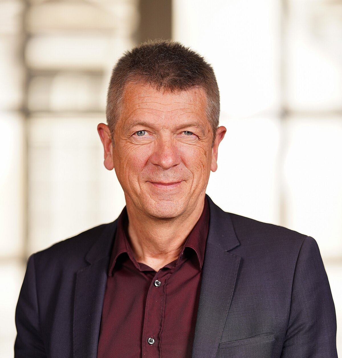 Volker Heller ist Bundesvorsitzender des Deutschen Bibliotheksverbandes (dbv) in Berlin.