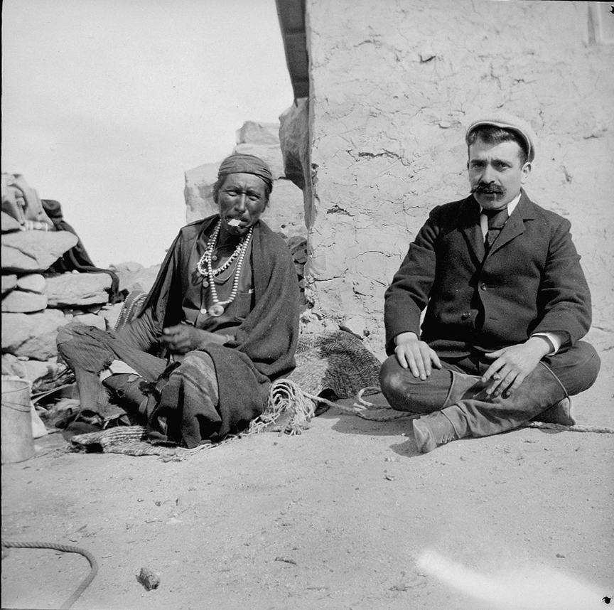 Foto von Bibliotheksgründer Aby Warburg (rechts), aufgenommen 1896. 